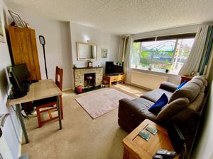 LIVING ROOM- click for photo gallery